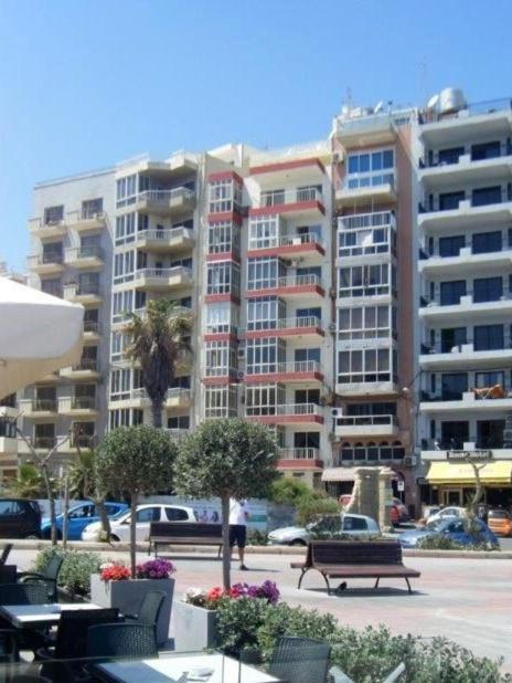 Roma Hotel Слима Екстериор снимка