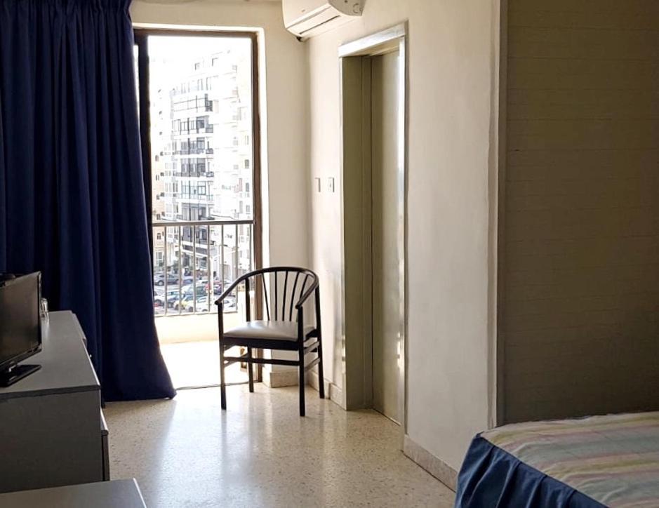Roma Hotel Слима Екстериор снимка