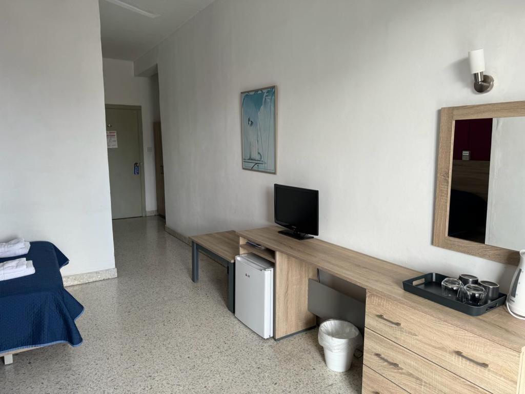 Roma Hotel Слима Екстериор снимка