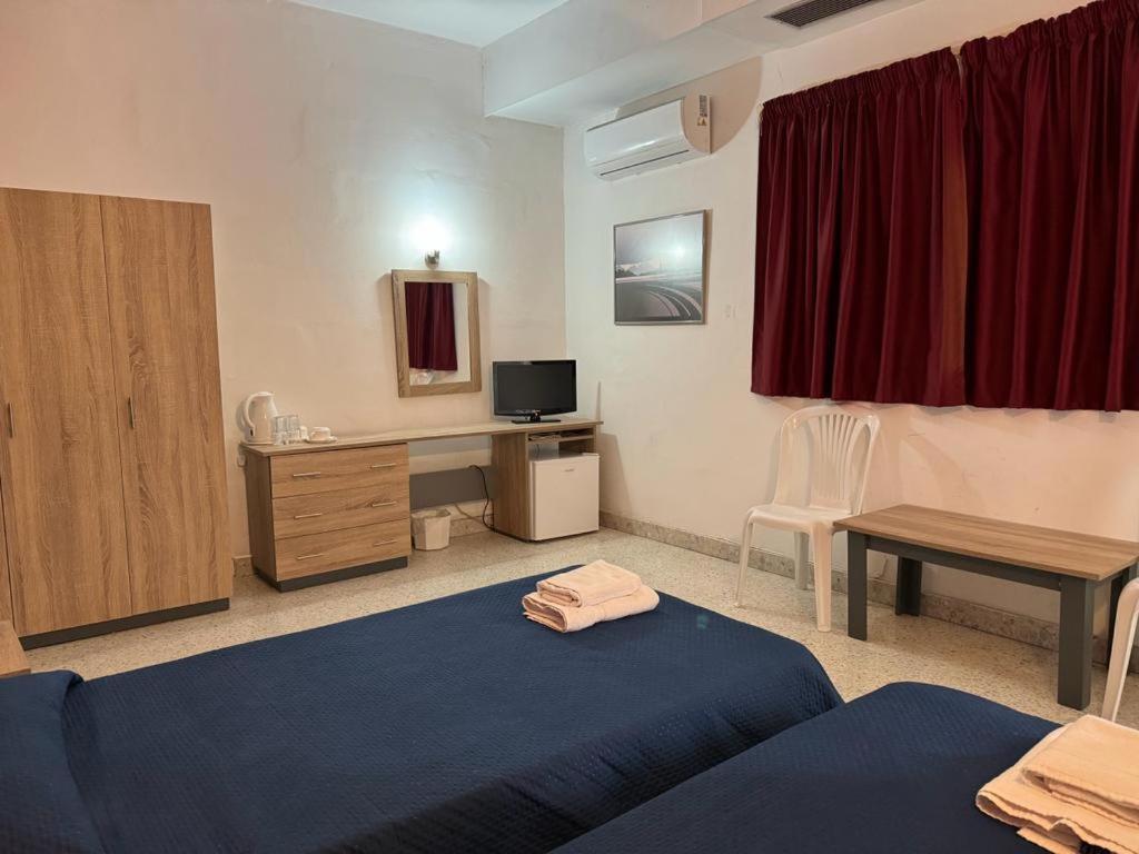 Roma Hotel Слима Екстериор снимка