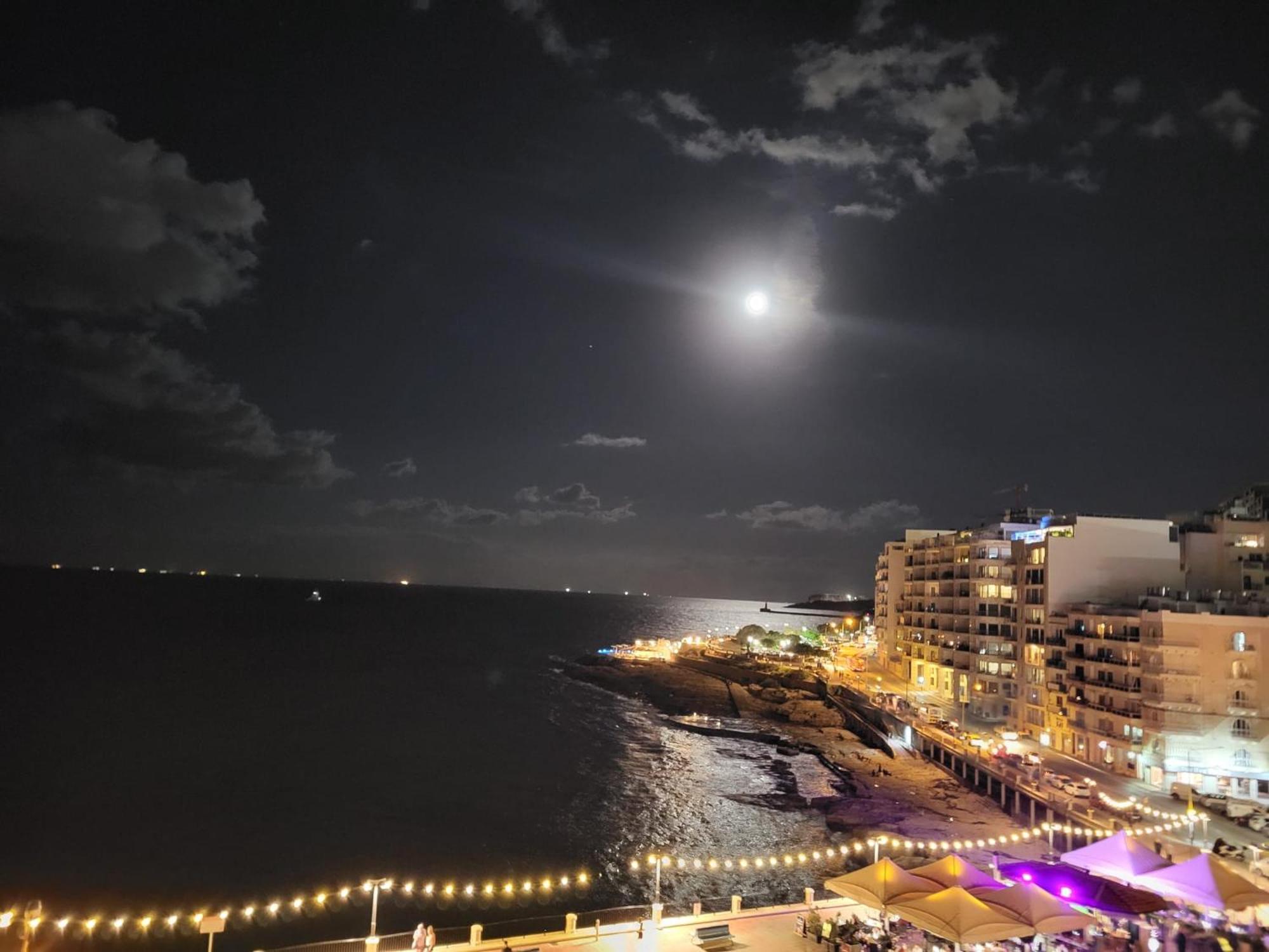 Roma Hotel Слима Екстериор снимка